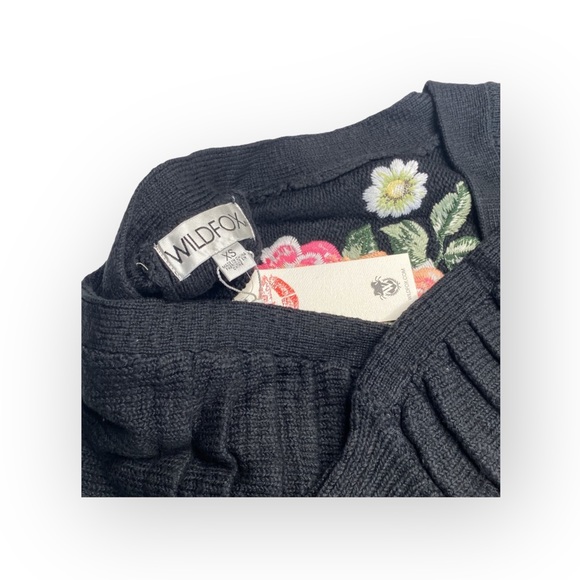 new Wildfox 𑁍 Secret Garden Embroidered Sweater 𑁍 Black + Floral Embroidery 𑁍 - Picture 8 of 16